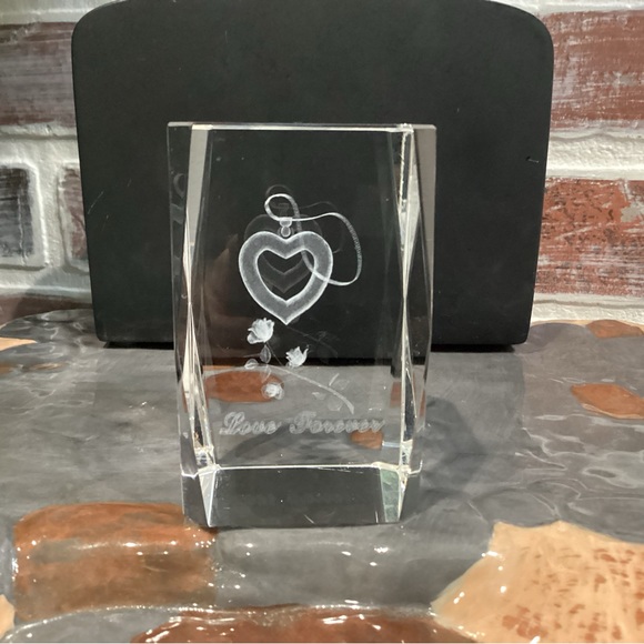 Beautiful Crystal Cut Glass - “Love Forever” Heart & Roses Themed - Excellent - Picture 1 of 10